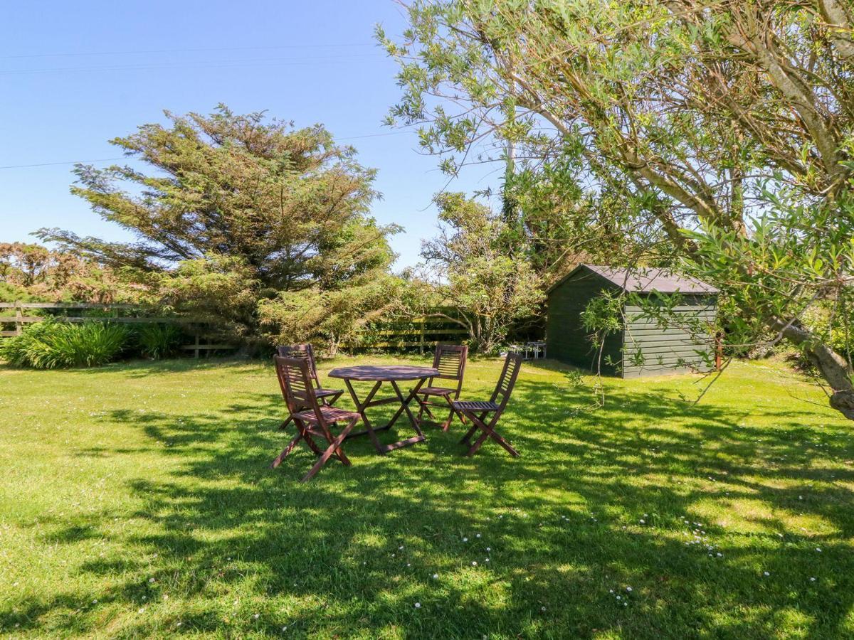 Charming 2 Bed House Near Rhoscolyn Discounts For Villa Holyhead Exterior photo