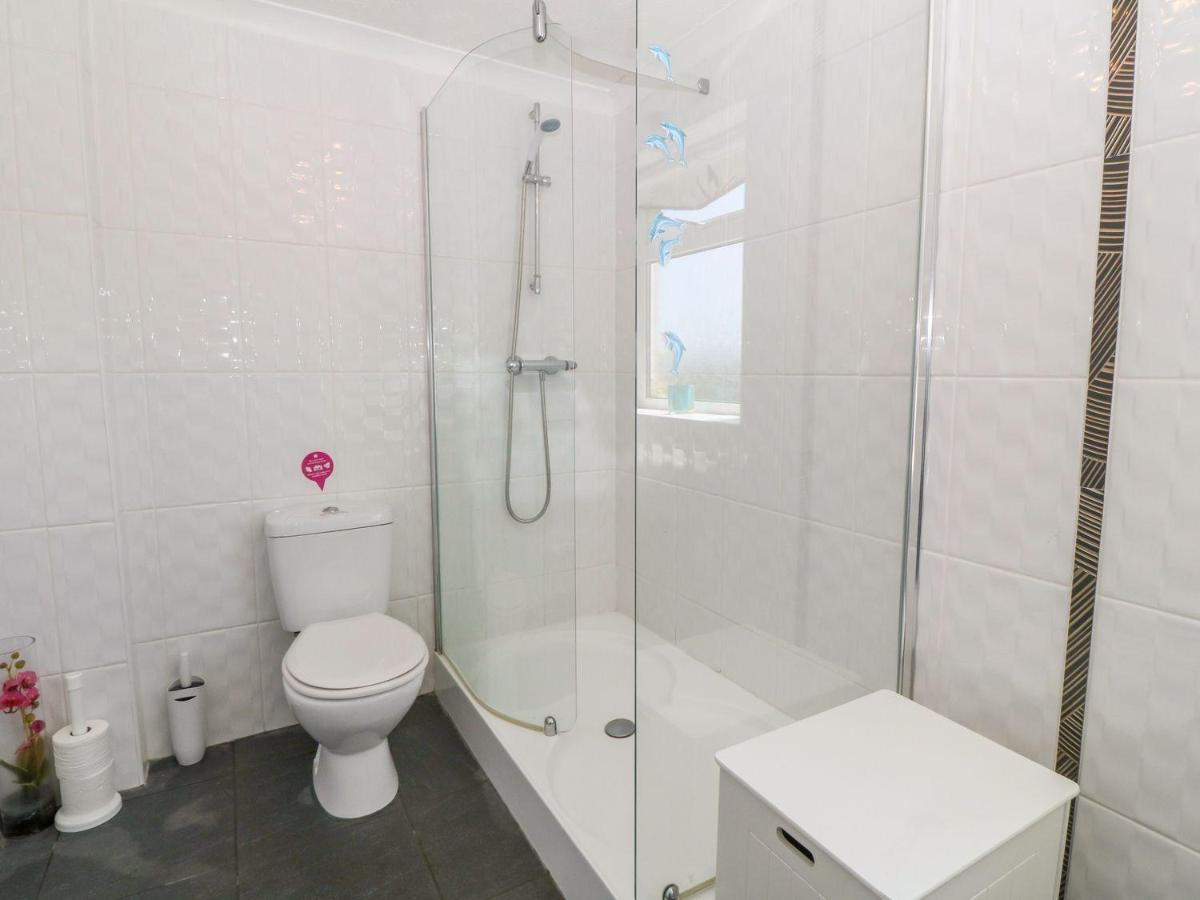 Charming 2 Bed House Near Rhoscolyn Discounts For Villa Holyhead Exterior photo